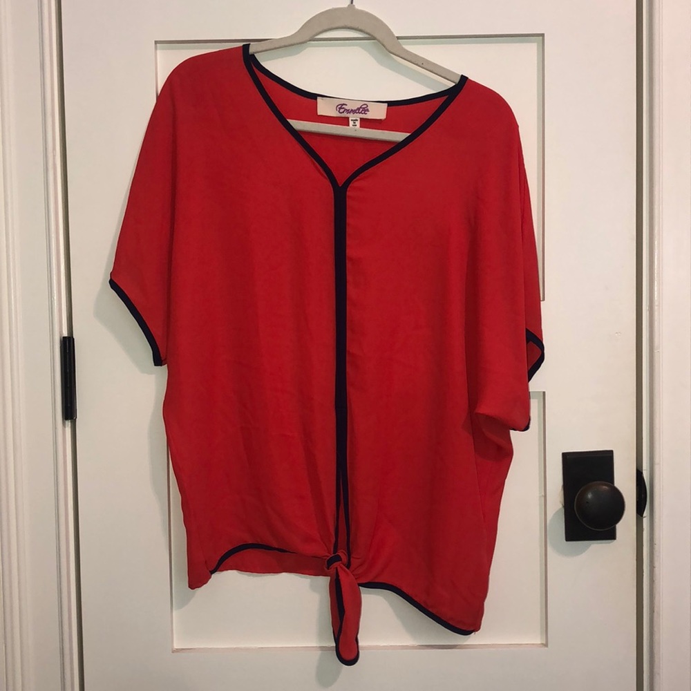 Blouse with knot tie at the bottom